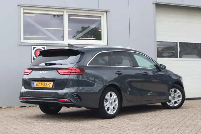 Kia Ceed (2025) thumbnail 2