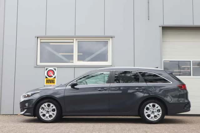 Kia Ceed (2025) thumbnail 3