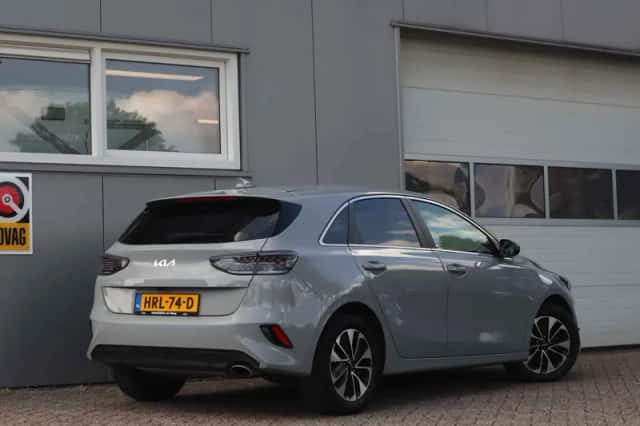 Kia Ceed (2025) thumbnail 2