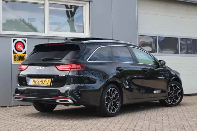 Kia Ceed (2025) thumbnail 2