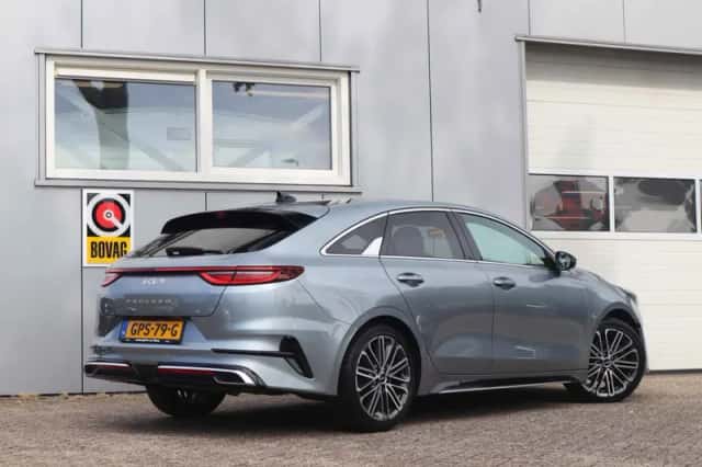 Kia ProCeed (2024) thumbnail 2