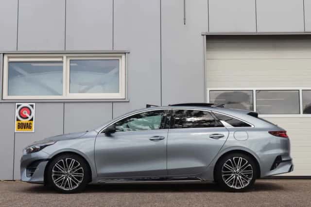 Kia ProCeed (2024) thumbnail 3