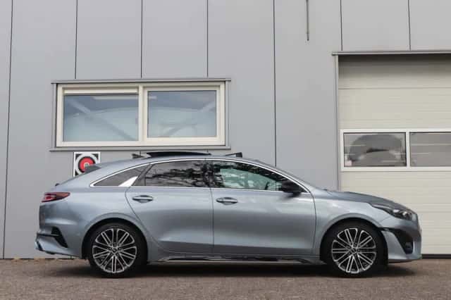 Kia ProCeed (2024) thumbnail 4