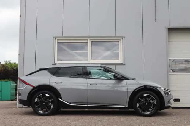 Kia EV6 (2025) thumbnail 3