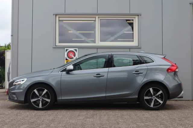 Volvo V40 (2018) thumbnail 2