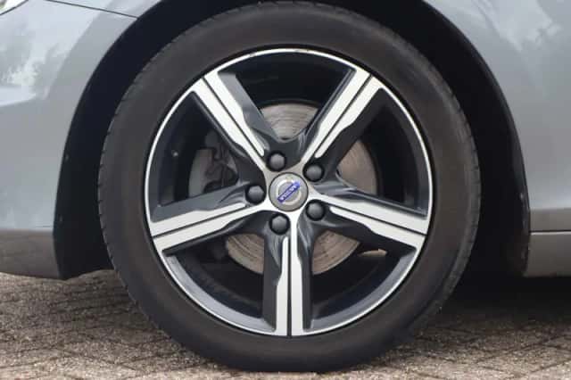 Volvo V40 (2018) thumbnail 3