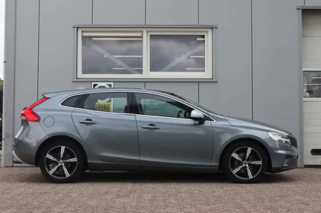 Volvo V40 (2018) thumbnail 4