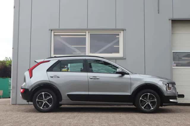 Kia Niro (2024) thumbnail 3