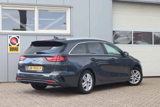 Kia Ceed (2019) thumbnail 2