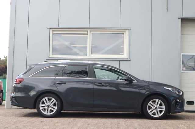 Kia Ceed (2019) thumbnail 3