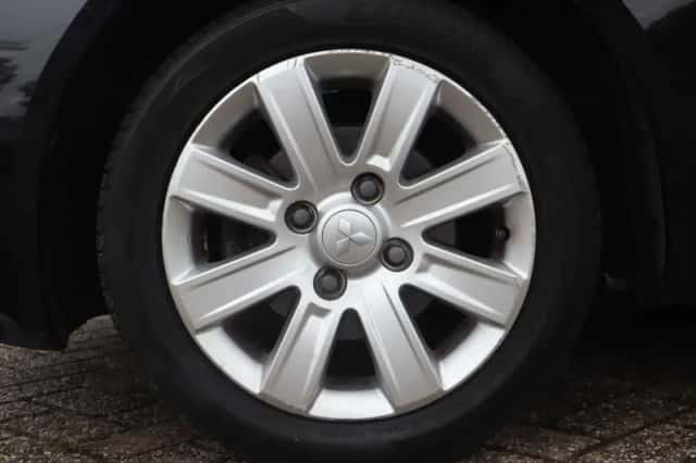 Mitsubishi Colt (2008) thumbnail 3