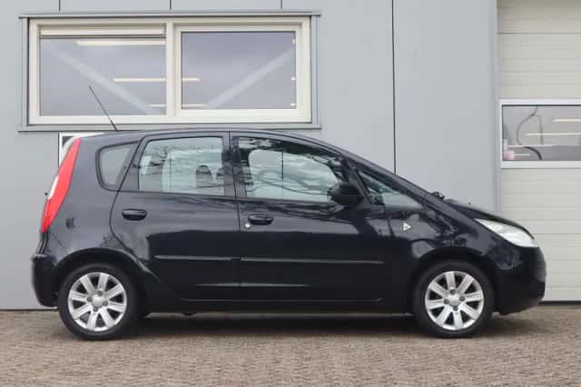 Mitsubishi Colt (2008) thumbnail 4