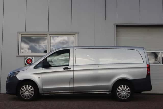 Mercedes-Benz Vito (2015) thumbnail 2