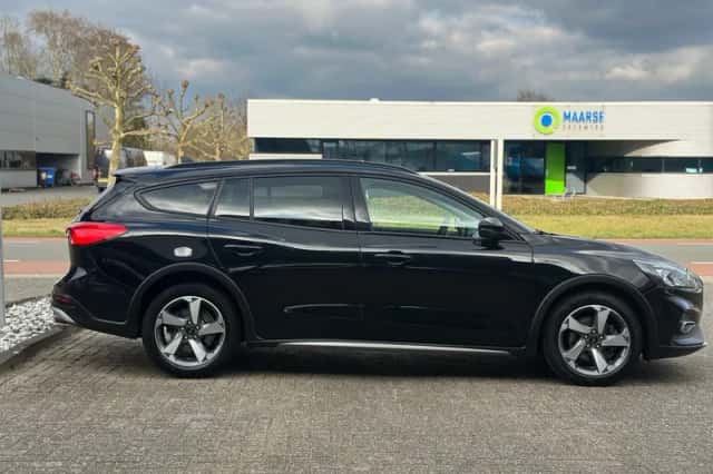 Ford Focus (2020) thumbnail 4