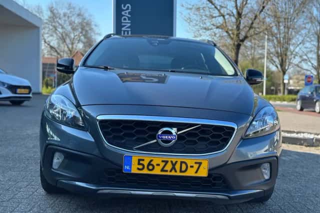 Volvo V40 (2013) thumbnail 2
