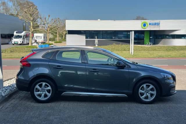 Volvo V40 (2013) thumbnail 3