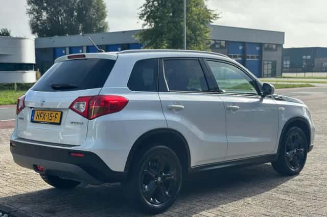 Suzuki Vitara (2017) thumbnail 2