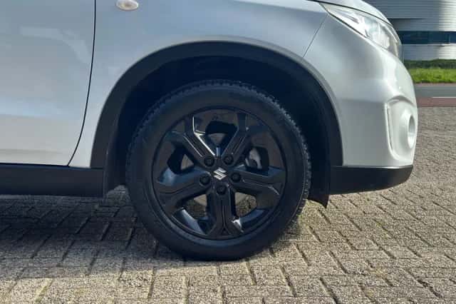 Suzuki Vitara (2017) thumbnail 3