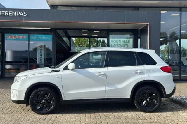 Suzuki Vitara (2017) thumbnail 5