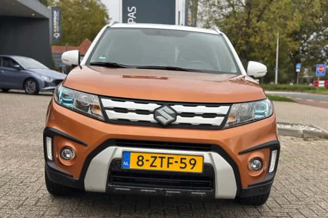 Suzuki Vitara (2015) thumbnail 2