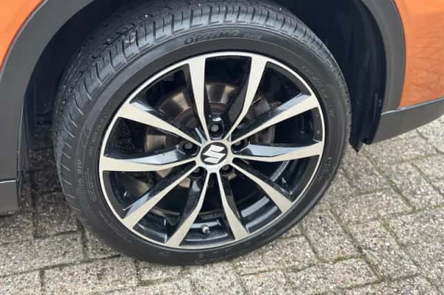 Suzuki Vitara (2015) thumbnail 5