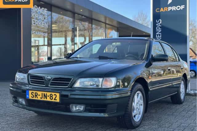 Nissan Maxima QX (1998) thumbnail 1