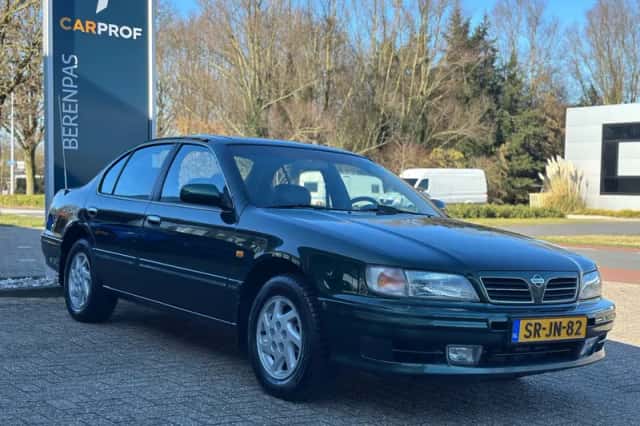 Nissan Maxima QX (1998) thumbnail 3