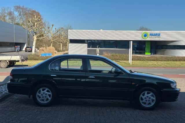 Nissan Maxima QX (1998) thumbnail 5