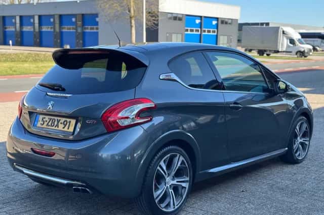 Peugeot 208 (2014) thumbnail 5