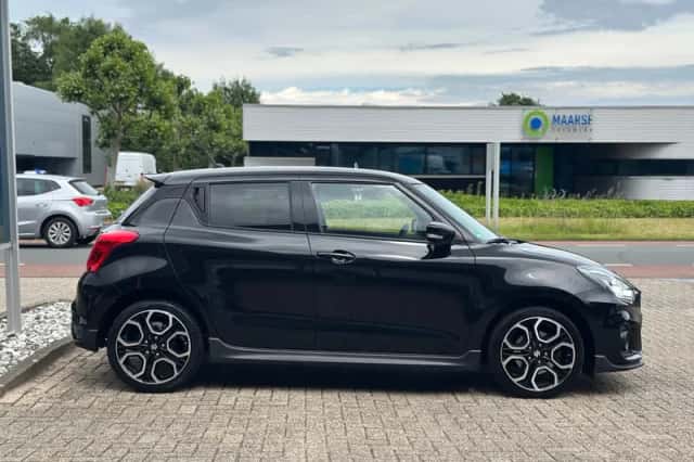 Suzuki Swift (2021) thumbnail 4