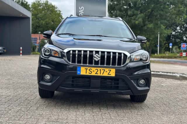 Suzuki S-Cross (2018) thumbnail 5