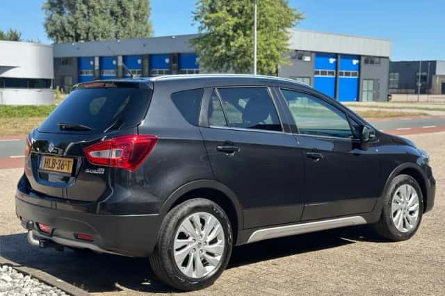 Suzuki S-Cross (2019) thumbnail 2