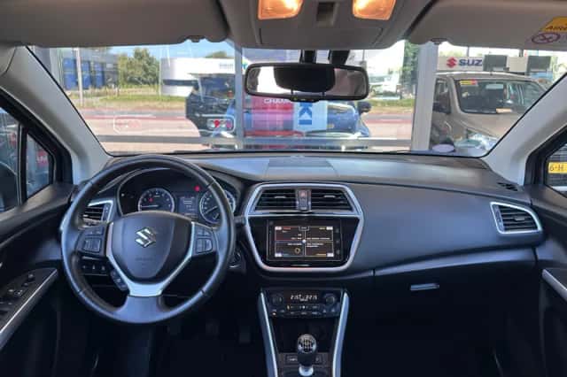 Suzuki S-Cross (2019) thumbnail 3