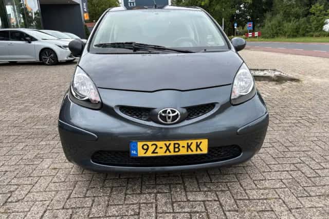 Toyota Aygo (2007) thumbnail 2