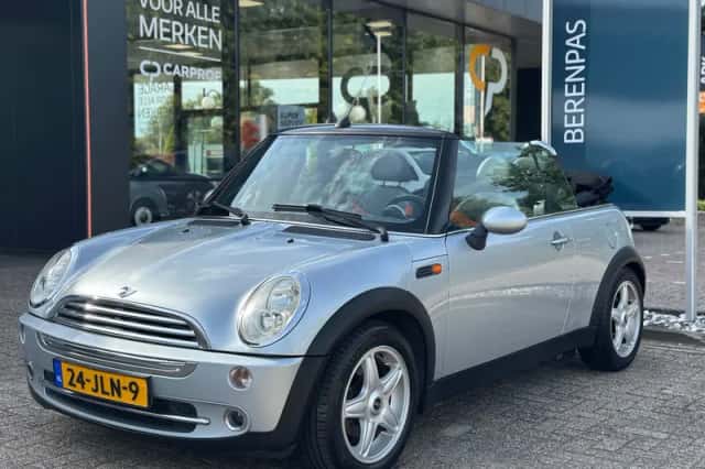 MINI Cabrio (2005) thumbnail 2