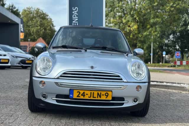 MINI Cabrio (2005) thumbnail 4