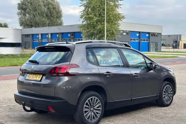 Peugeot 2008 (2017) thumbnail 2