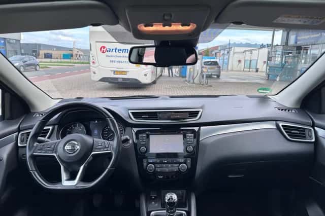 Nissan Qashqai (2018) thumbnail 3