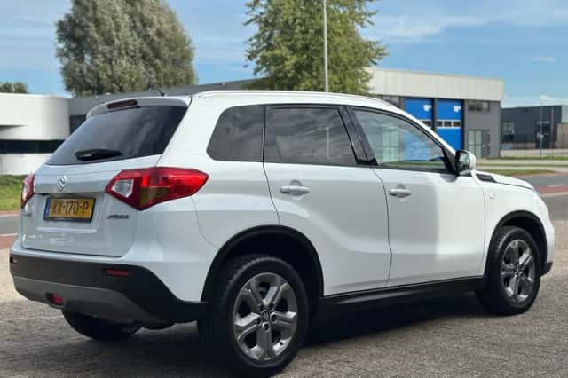 Suzuki Vitara (2017) thumbnail 2