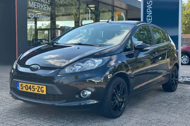Ford Fiesta (2012) thumbnail 1