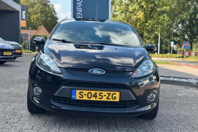 Ford Fiesta (2012) thumbnail 6