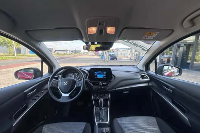 Suzuki S-Cross (2022) thumbnail 4