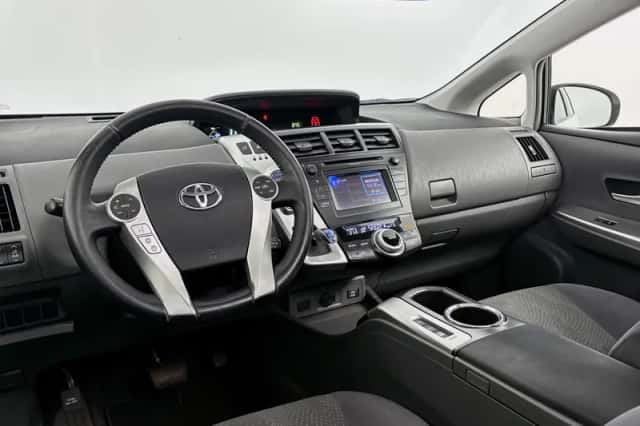 Toyota Prius (2013) thumbnail 3