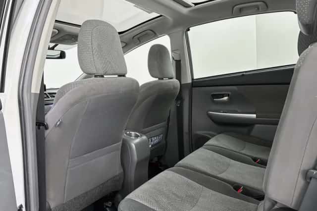 Toyota Prius (2013) thumbnail 5