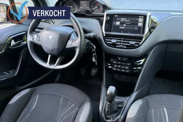 Peugeot 208 (2013) thumbnail 2