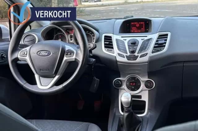 Ford Fiesta (2010) thumbnail 2