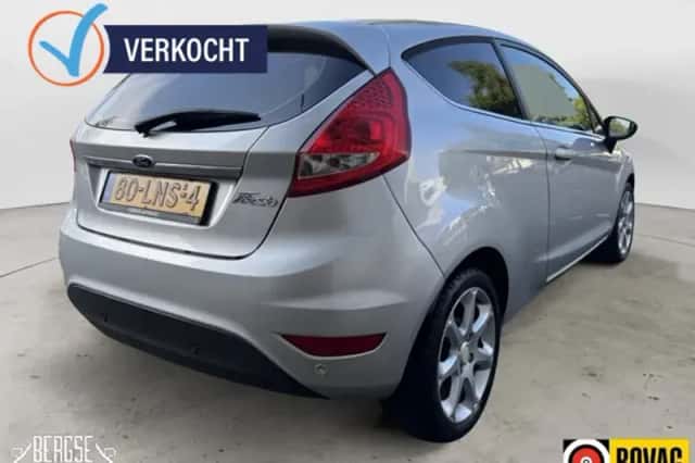 Ford Fiesta (2010) thumbnail 3
