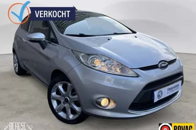 Ford Fiesta (2010) thumbnail 4