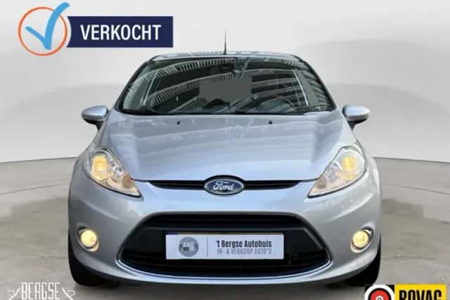 Ford Fiesta (2010) thumbnail 5