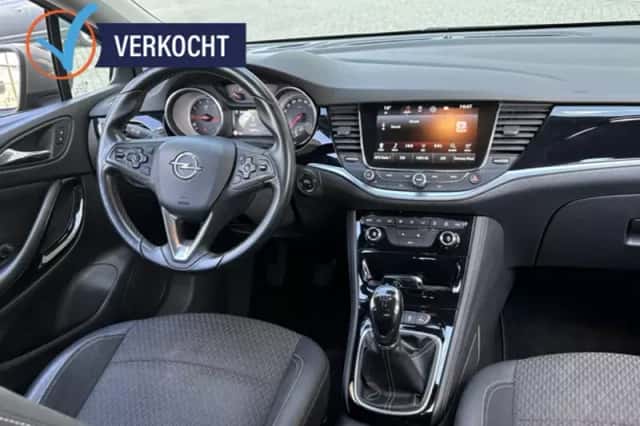 Opel Astra (2016) thumbnail 2